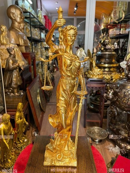Cán cân công lý - Nữ thần công lý bằng đồng dát vàng 24K cao 46 nặng 3,8kg