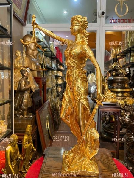 Cán cân công lý - Nữ thần công lý bằng đồng dát vàng 24K cao 46 nặng 3,8kg