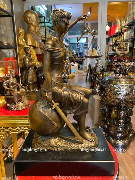 Tượng nữ thần công lý - cán cân công lý