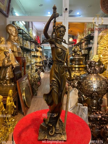 Tượng Nữ Thần Công Lý bằng đồng cao 46cm ngang 13cm sâu 11cm nặng 4kg