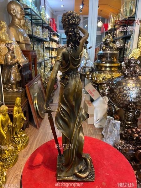 Tượng Nữ Thần Công Lý bằng đồng cao 46cm ngang 13cm sâu 11cm nặng 4kg
