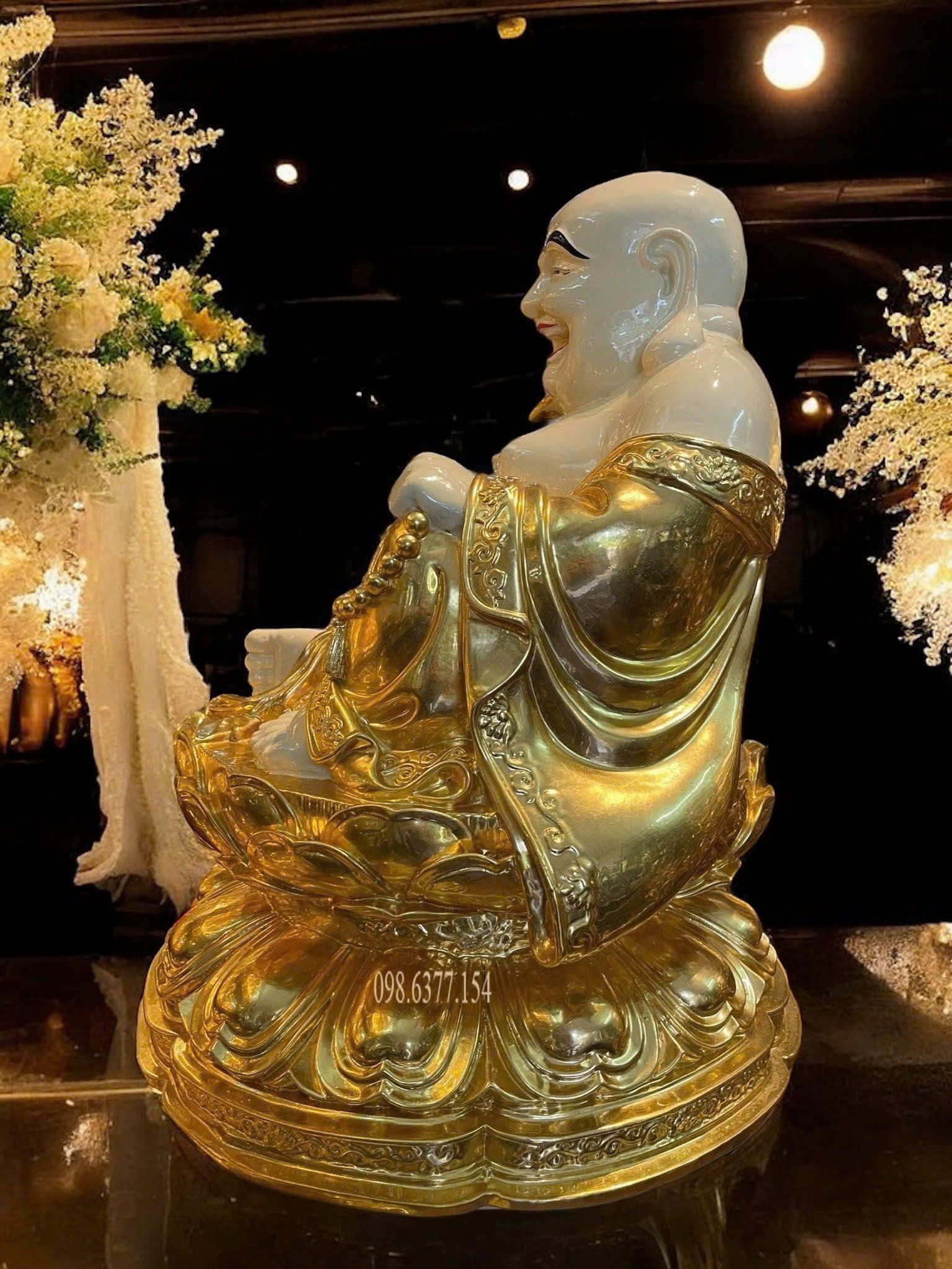 Tượng Di Lặc tọa đài sen dát vàng vẽ màu cao 50cm