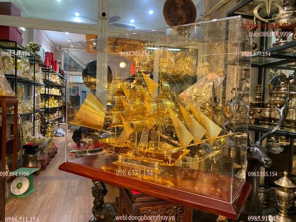 Quà tặng vip: Mô hình thuyền buồm mạ vàng 24k cao 71.5 dài 96 sâu 33cm