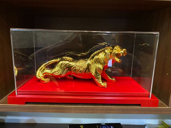 Quà tặng mạ vàng: tượng hổ bằng đồng dát vàng 24k