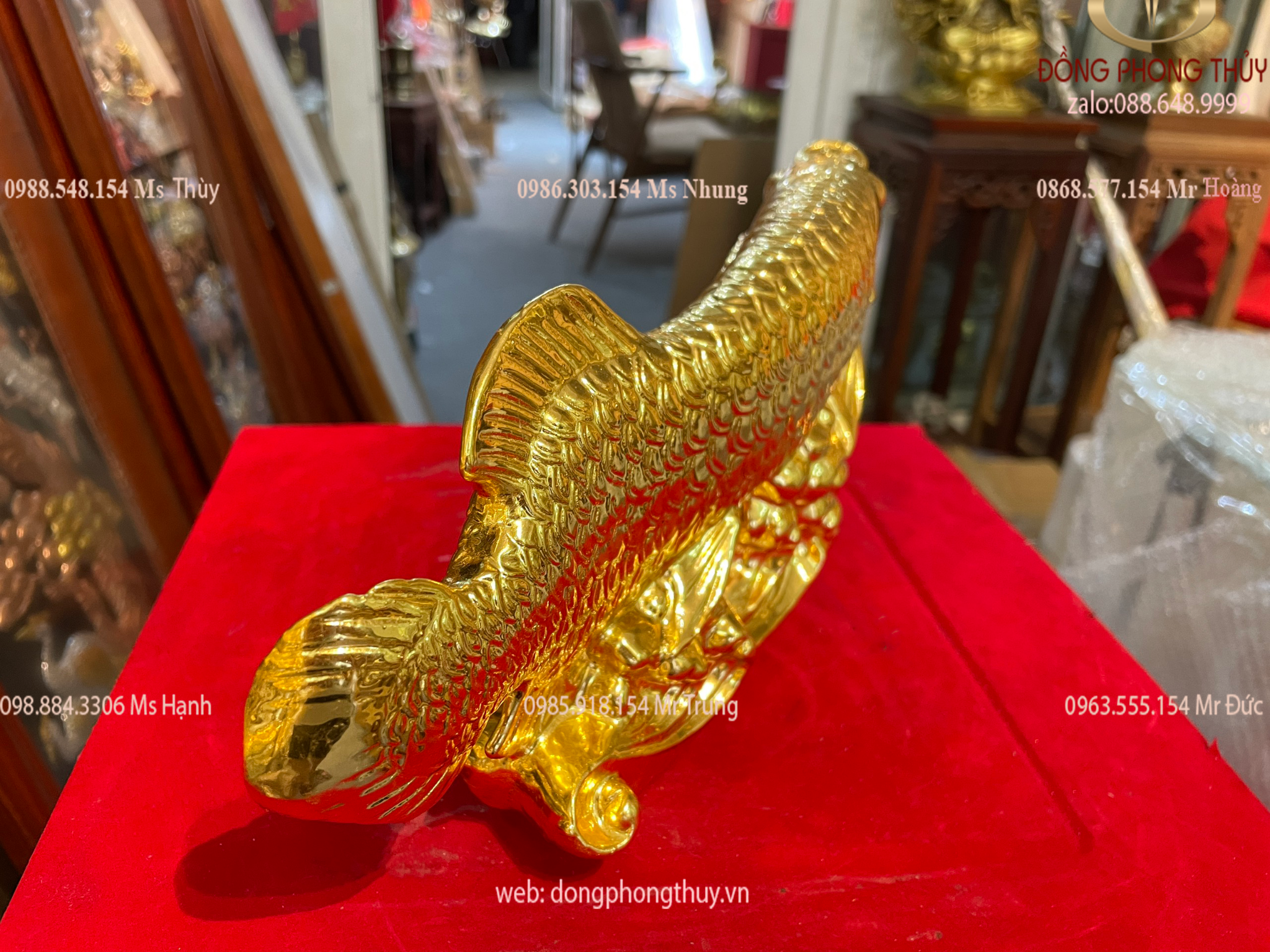 Quà tặng sếp: Tượng cá rồng bằng đồng dát vàng 24k