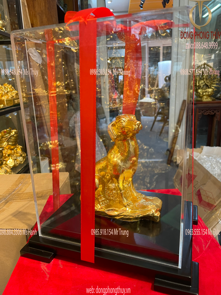 Quà tặng mạ vàng: Tượng chó bằng đồng dát vàng 24k