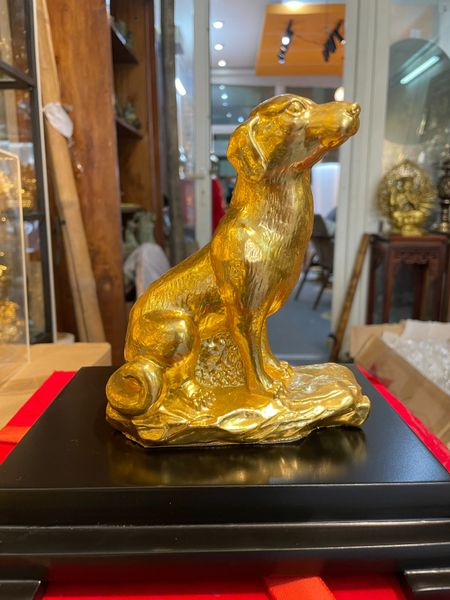 Quà tặng mạ vàng: Tượng chó bằng đồng dát vàng 24k
