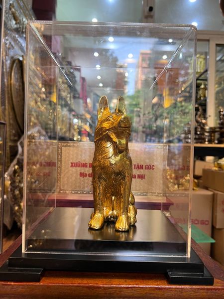 Quà tặng mạ vàng: Tượng chó phong thủy bằng đồng dát vàng 24k