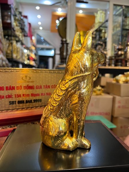 Quà tặng mạ vàng: Tượng chó phong thủy bằng đồng dát vàng 24k