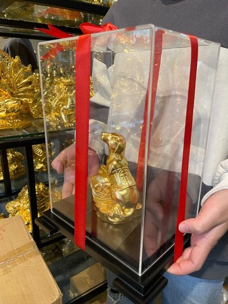 Quà tặng sếp: Tượng chó phong thủy bằng đồng dát vàng 24k