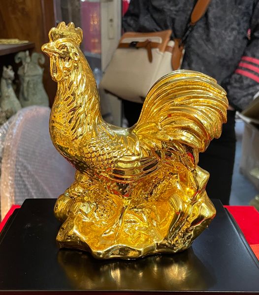 Quà tặng sếp : Tượng gà phong thủy bằng đồng dát vàng 24k
