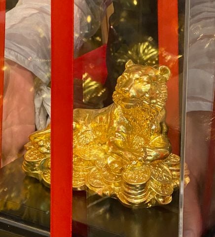 Quà tặng sếp: tượng hổ nằm mạ vàng 24k bằng đồng