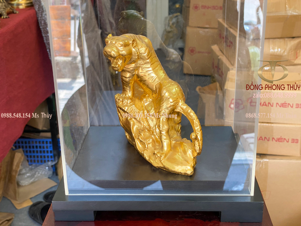 Quà tặng mạ vàng: Tượng hổ dát vàng 24k