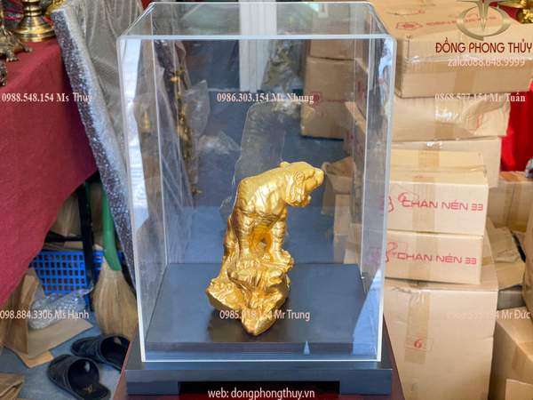 Quà tặng mạ vàng: Tượng hổ dát vàng 24k