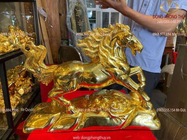 Quà tặng sếp: Tượng ngựa mạ vàng bằng đồng dát vàng 24k