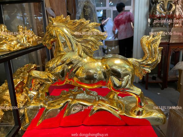 Quà tặng sếp: Tượng ngựa mạ vàng bằng đồng dát vàng 24k
