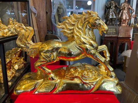 Quà tặng sếp: Tượng ngựa mạ vàng bằng đồng dát vàng 24k