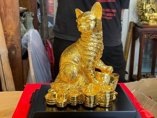 Quà tặng: Tượng mèo dát vàng 24k bằng đồng
