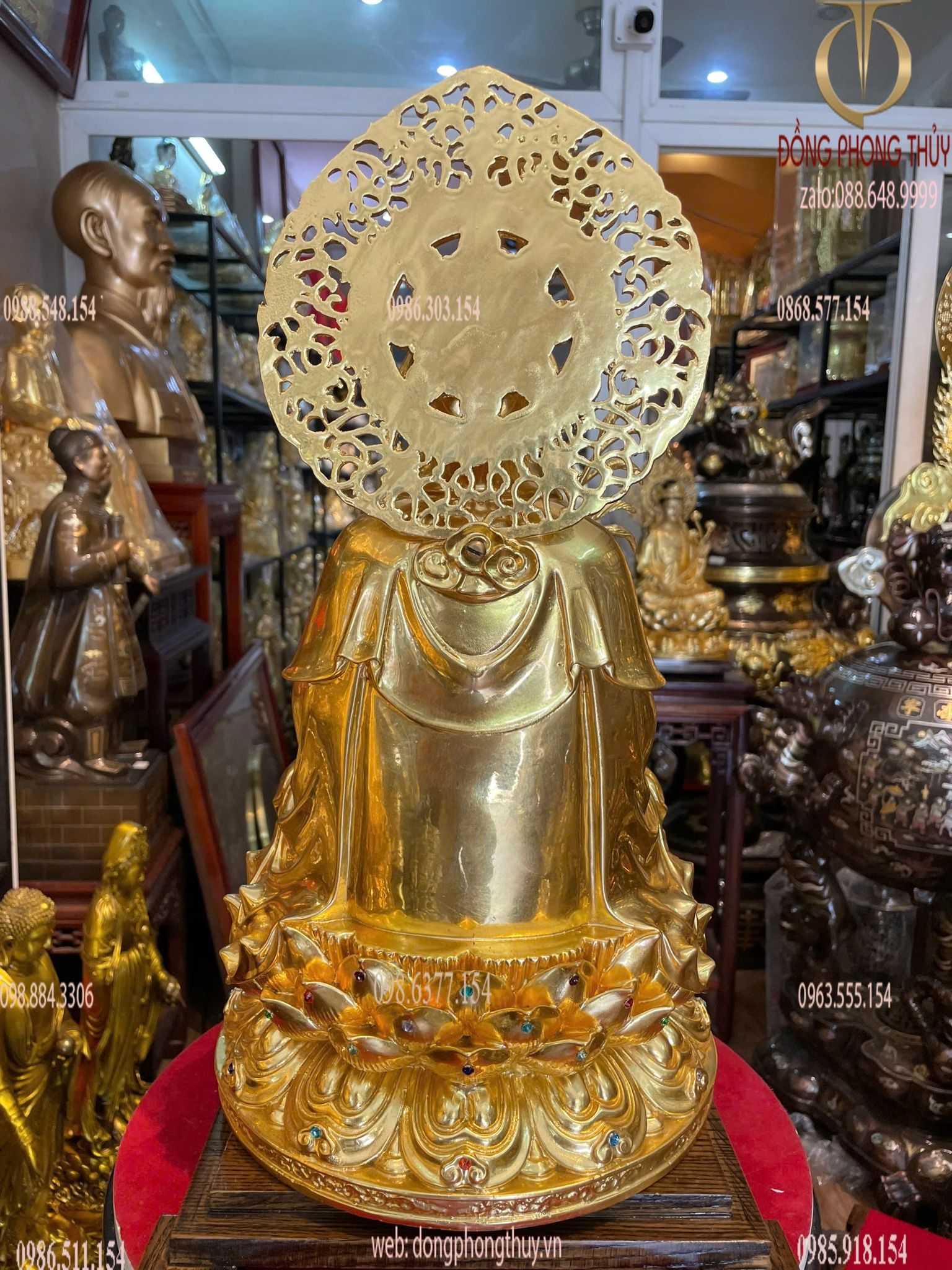Tượng Quan Âm dát vàng