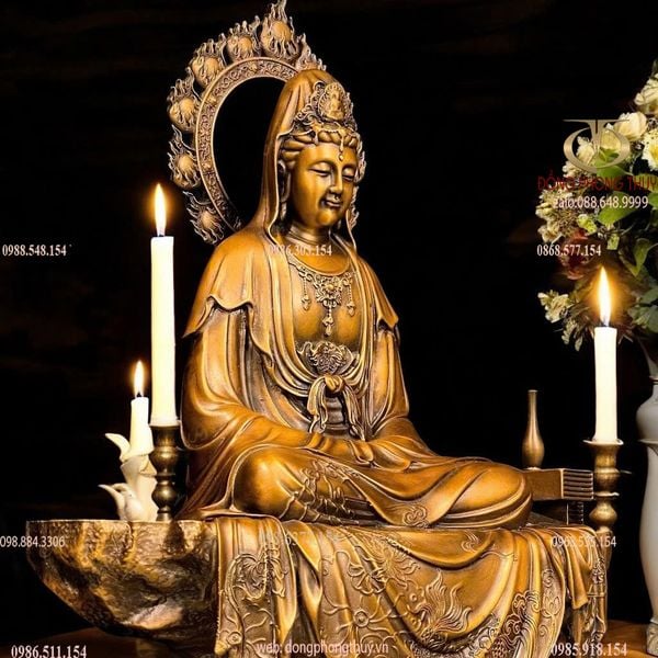 Tượng Quan Âm ngồi bệ đá bằng đồng vàng nguyên chất xi hun