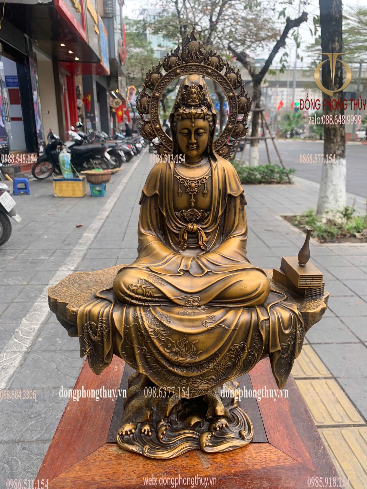 Tượng Quan Âm ngồi bệ đá bằng đồng vàng nguyên chất xi hun