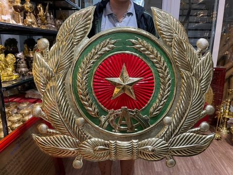 Quốc huy công an bằng đồng ngang 104 cao 90