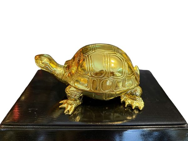 Tượng rùa bằng đồng dát vàng