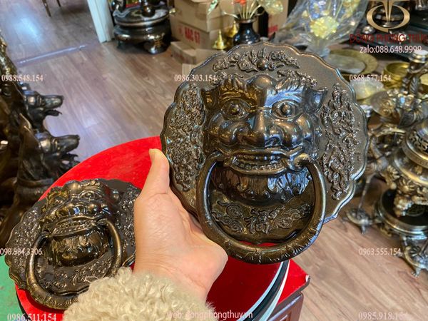 Tay nắm cửa bằng đồng