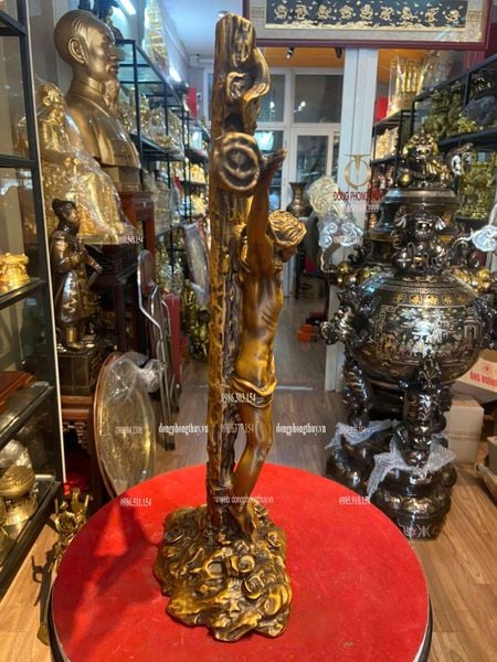 Thánh Giá Chúa Giê-su Chịu Nạn bằng đồng