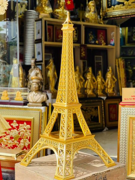 Tháp eiffel bằng đồng