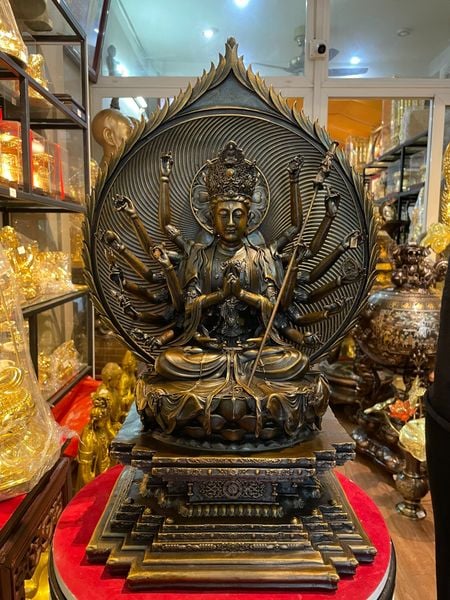 Tượng Chuẩn Đề bằng đồng màu hun nâu giả cổ cao 51cm