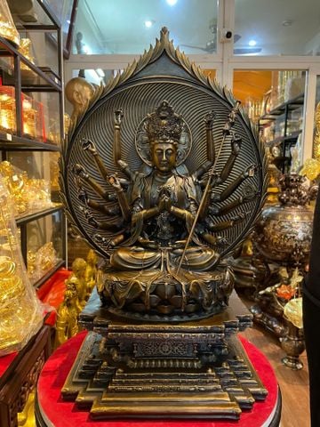 Tượng Chuẩn Đề bằng đồng màu hun nâu giả cổ cao 51cm