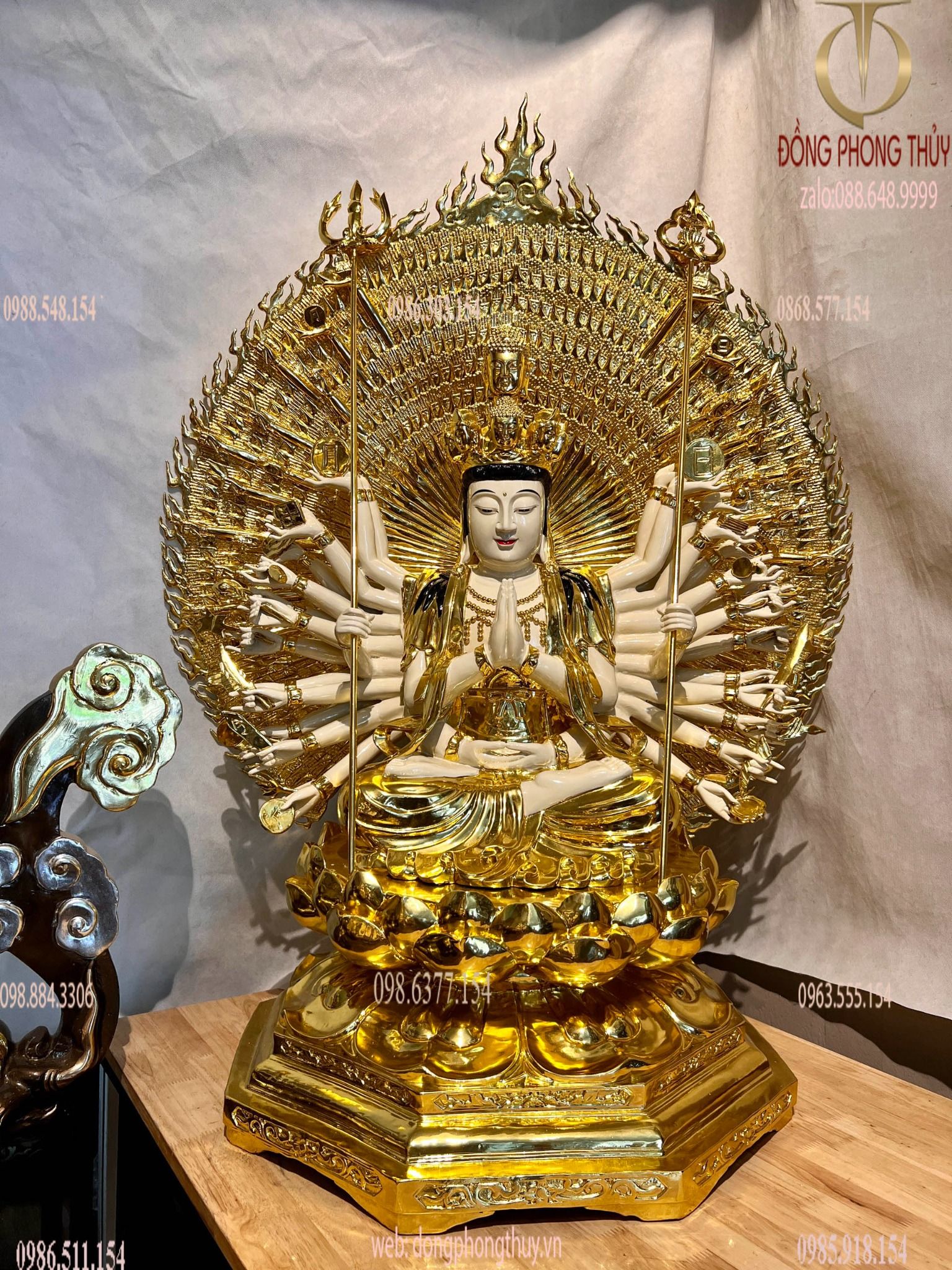 Thiên thủ thiên nhãn 1m3 bằng đồng dát vàng vẽ màu da
