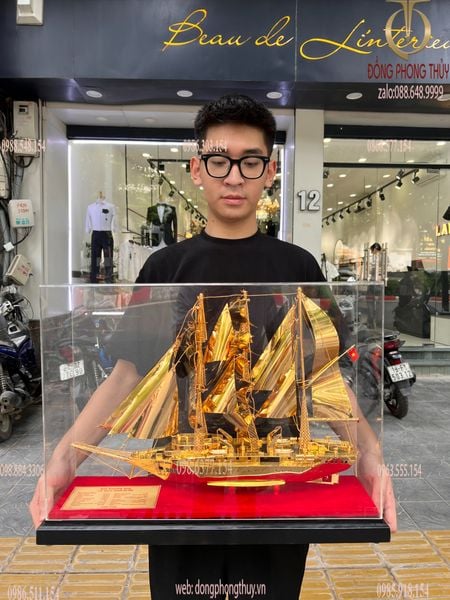 Mô hình thuyền buồm Lê Quý Đôn mạ vàng 24K ngang 54 cao 42 sâu 16cm