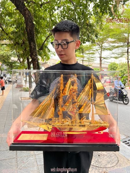Mô hình thuyền buồm Lê Quý Đôn mạ vàng 24K ngang 54 cao 42 sâu 16cm