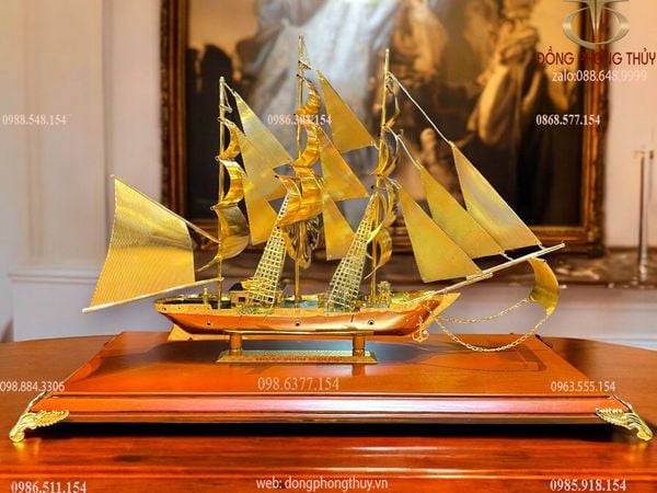 Quà tặng vip: Mô hình thuyền buồm mạ vàng 24k cao 71.5 dài 96 sâu 33cm