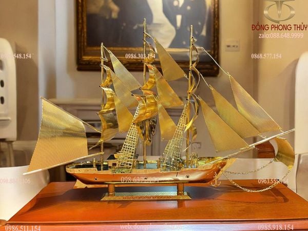 Quà tặng vip: Mô hình thuyền buồm mạ vàng 24k cao 71.5 dài 96 sâu 33cm