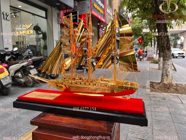 Mô hình thuyền buồm Lê Quý Đôn mạ vàng 24K ngang 54 cao 42 sâu 16cm