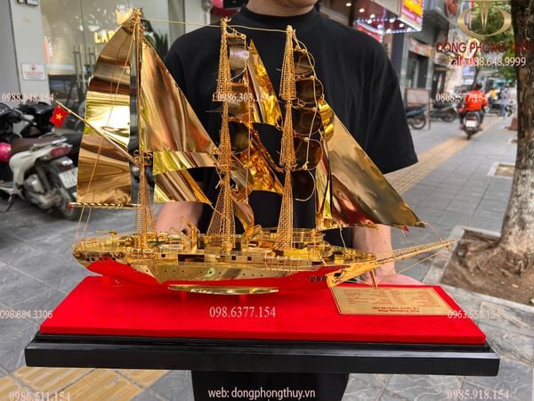 Mô hình thuyền buồm Lê Quý Đôn mạ vàng 24K ngang 54 cao 42 sâu 16cm