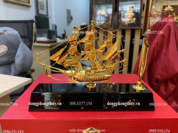 Thuyền buồm mạ vàng 24k ngang 19,5 cao 14 sâu 4,5cm