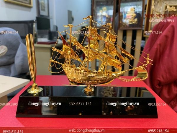 Thuyền buồm mạ vàng 24k ngang 19,5 cao 14 sâu 4,5cm