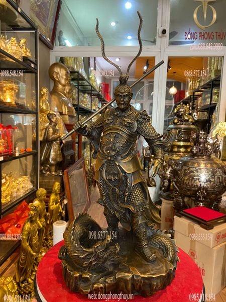 Tề thiên đại thành bằng đồng màu hun nâu