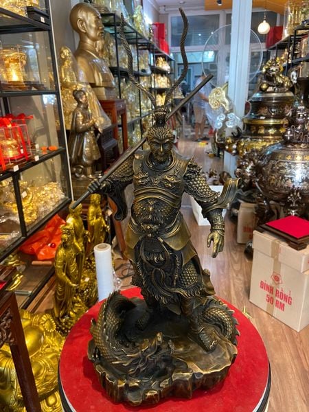 Tề thiên đại thành bằng đồng màu hun nâu