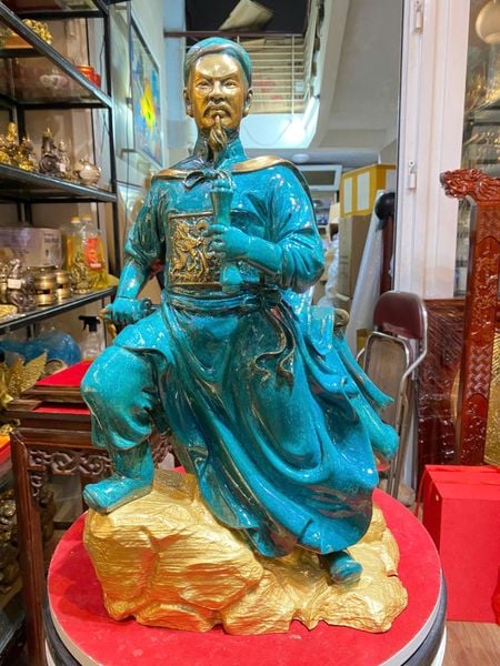 Tượng Trần Hưng Đạo bằng đồng màu xanh  khoáng nhiệt cao 42cm