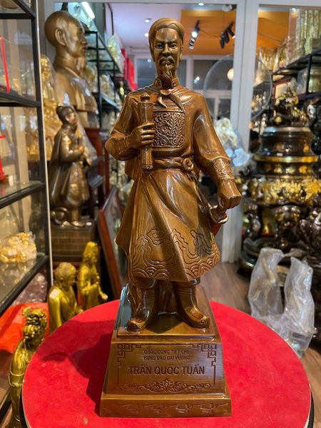 Tượng Trần Quốc Tuấn - Trần Hưng Đạo bằng đồng hun nâu Cao 38 sâu 15 ngang 13,5 nặng 3,7kg