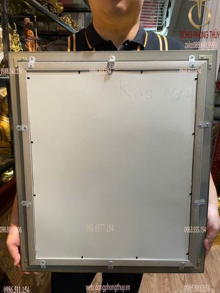 Tranh Bác Hồ bằng đồng nguyên tấm ăn mòn khung hoa văn 56x65cm