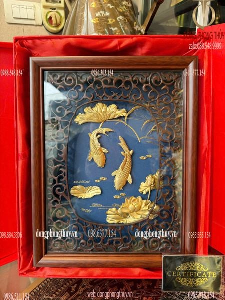 Tranh cá chép hoa sen bằng đồng mạ vàng 24k 25x32cm