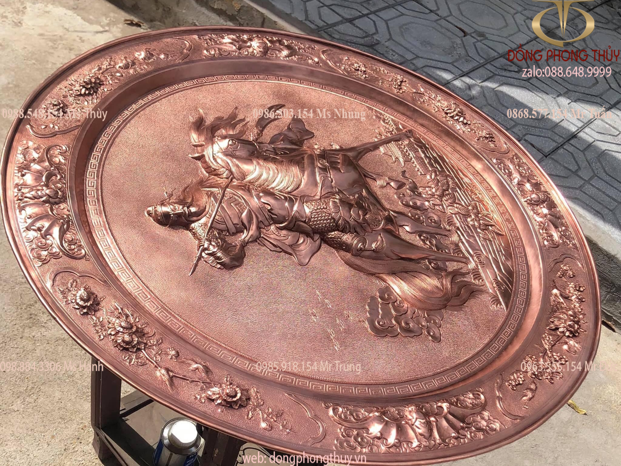 Tranh đồng quan công cưỡi ngựa cầm thanh long đao