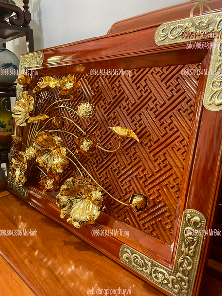 Tranh hoa sen mạ vàng 24k