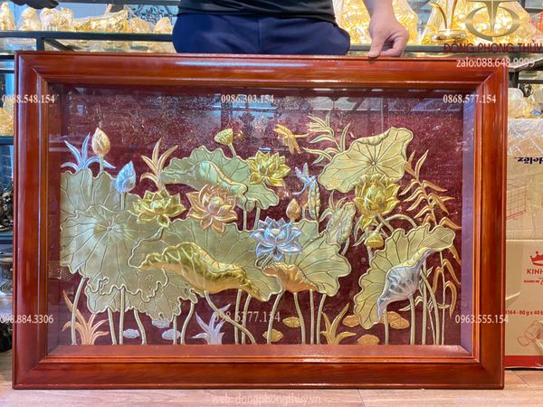 Tranh hoa sen mạ vàng bằng đồng dát vàng 24k